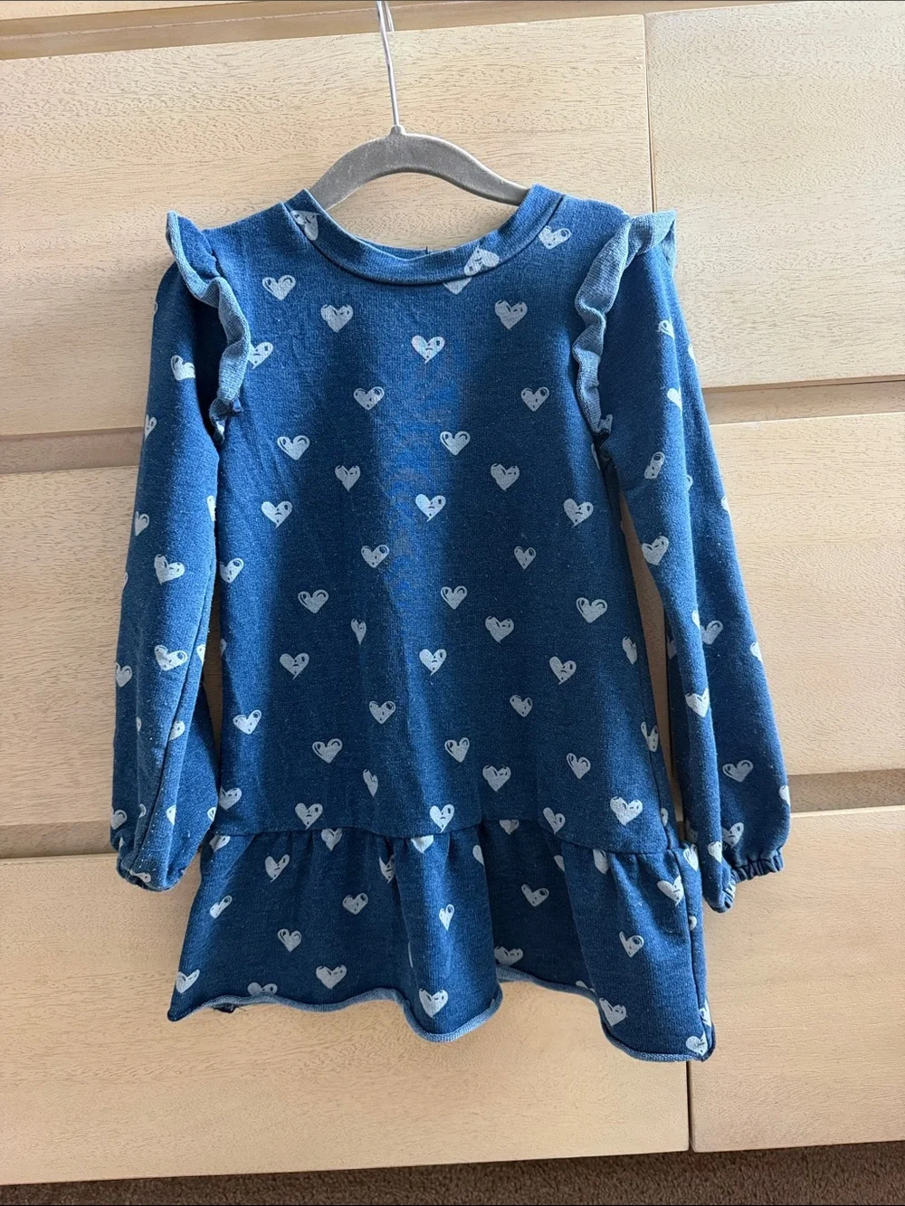 Splendid Blue Heart Print Ruffle-Shoulder Dress